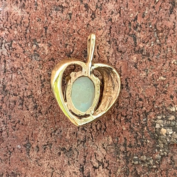 10k Gold & Opal Heart Pendant - Picture 2 of 5